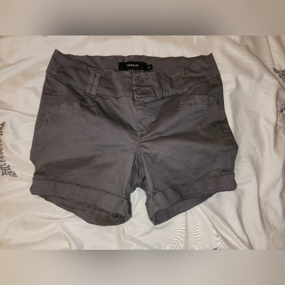 Torrix 10 Gray 5 Inch Stretch Sateen Mid-Rise Short Preowned